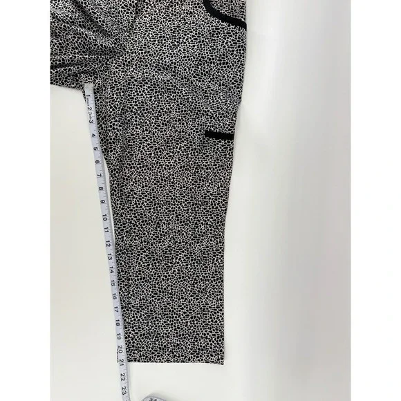 Weekends by Chicos Women 0 Black White Animal Print Capri Pants Stretch Summer - Picture 10 of 13